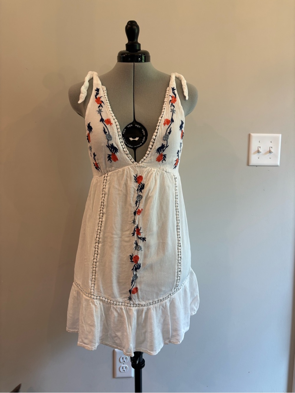 Jessica Simpson White Tie-Shoulder Dress with Orange & Navy Embroidery